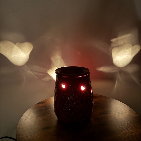 Scentsy LOVE HEALS Full-Size Red Scrolled Wax Warmer Shriner Collection Retired - Picture 7 of 7